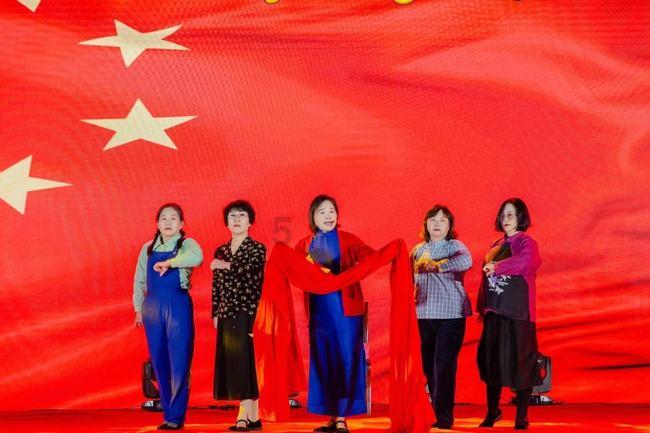 杨幂带货实力太强,身穿千元中式现身二次联排,品牌认证同款卖疯